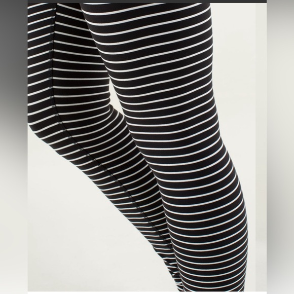 #43 Lululemon Wunder Under Pant
Parallel Stripe Black White / Black Sz 6 - Picture 7 of 12